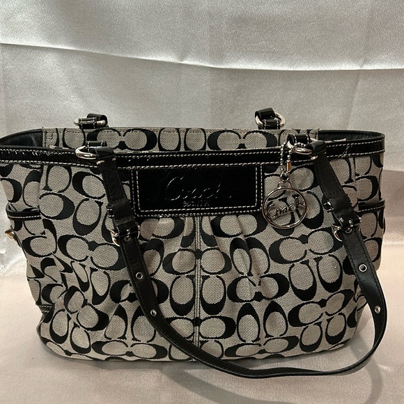 Coach Handbags - EUC coach est 1941 CC with dust bag